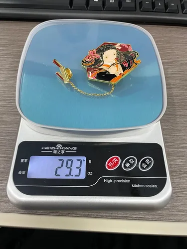 Vista 2 de Anime Demon Brooch Slayer Pin -Tanjiro Nezuko Shinobu Figure Characters Metal Sword Enamel Pins Badges Collection Cosplay Jewelry Gifts for Fans