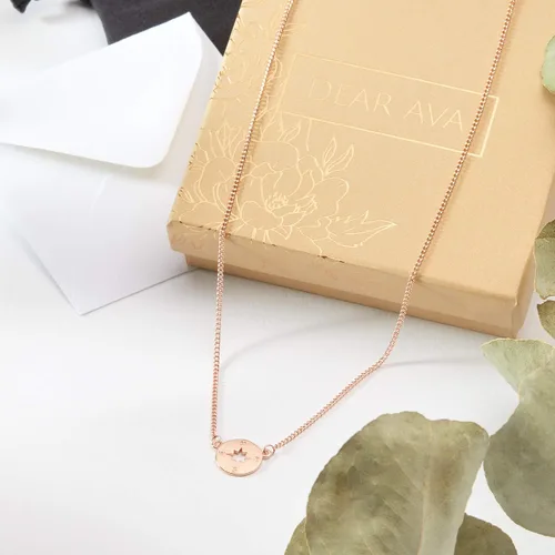 Vista 4 de Dear Ava Collar de regalo para mujeres y niñas, colgante de joyería moderna ajustable, idea de regalo de amor para ella con tarjeta sincera, regalos