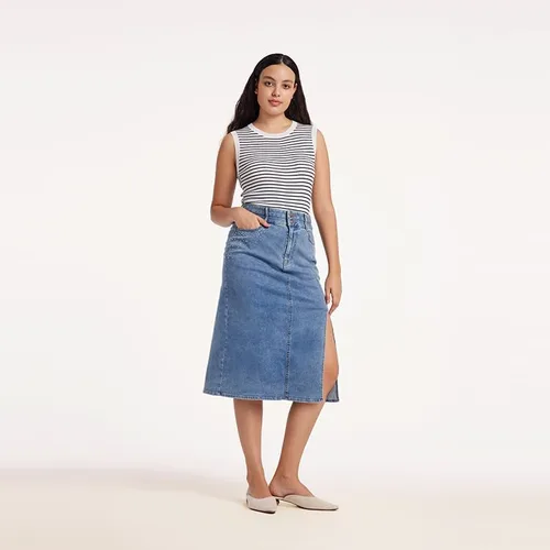 Vista 4 de GOELIA Camisetas sin mangas de verano para mujer, estilo casual, sin mangas, cuello corazón, ajustadas, básicas, para salir, camisetas de punto