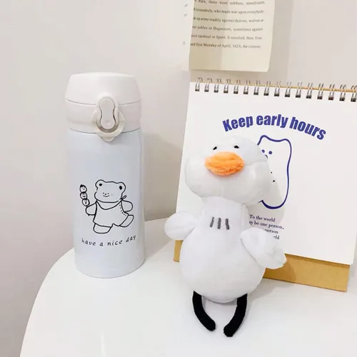 Vista 5 de HSYHERE Llavero de pato blanco de felpa de energía positiva súper lindo para hombres, mujeres, niños y niñas, llavero de pato de buena suerte