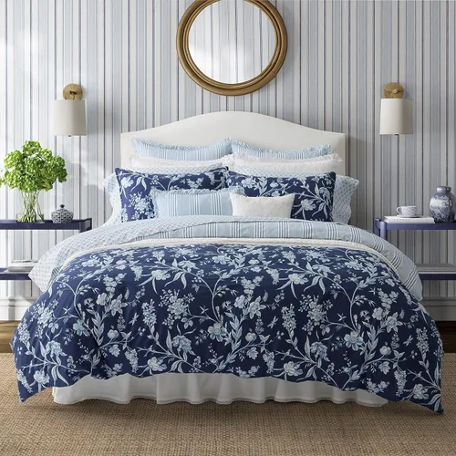 Vista 16 de Laura Ashley - Juego de edredón King, ropa de cama de algodón suave y reversible, juego de cama de peso medio de 7 piezas con fundas de almohada a