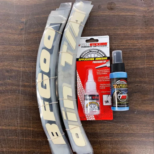 Vista 4 de Tire Stickers - BFGoodrich - Letras de neumáticos para neumáticos KO2 - Accesorio adicional para neumáticos - Blanco 30/9.5/15-8
