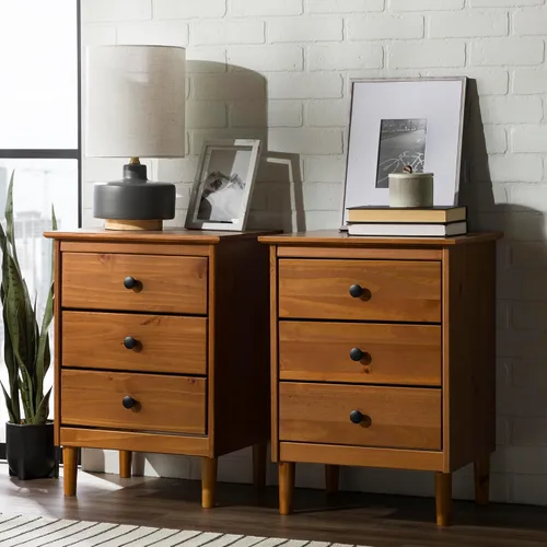 Vista 2 de Walker Edison Myron Modern - Juego de 2 mesitas de noche de madera maciza de 3 cajones, 2 unidades, color caramelo Blanco