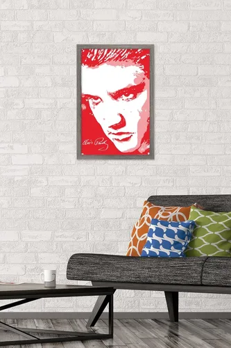Vista 2 de Trends International Elvis Presley - Póster de pared rojo, 14.72 x 22.37 pulgadas, versión enmarcada de madera de granero Versión enmarcada Barnwood