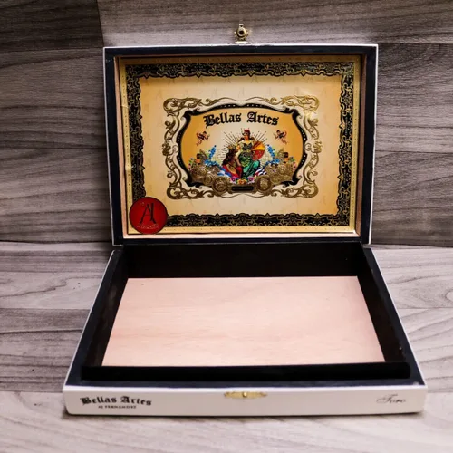 Vista 7 de Bellas Artes Caja de cigarros de Madera Toro Vacía - 9.5" x 7" x 2