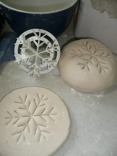Vista 7 de YNGLLC Sello de pan dulce mexicano con patrón de copos de nieve, hecho en Estados Unidos, PR4396, color blanco