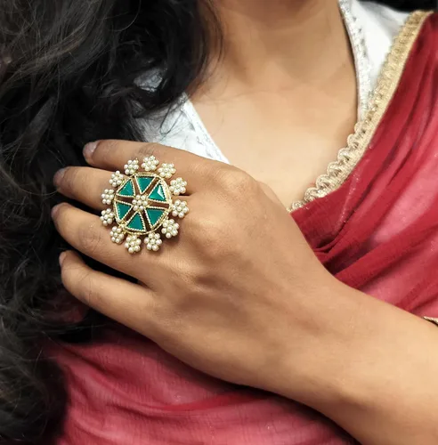 Vista 3 de Efulgenz Indian Jewelry Antique Round Faux Pearl Crystal Bollywood Adjustable Big Finger Ring for Women Fashion Party Bollywood Statement Jewelry