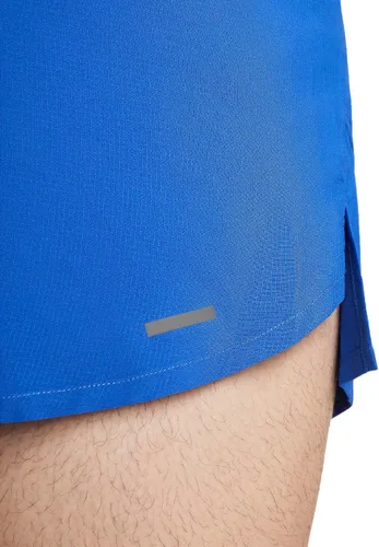 Vista 7 de Nike Stride Men's Dri-FIT 7" Brief-Lined Running Shorts
