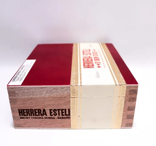 Vista 5 de Herrera Esteli Caja de Puros de Madera Corta Corona Gorda Habano - 7.5" x 6" x 2.5