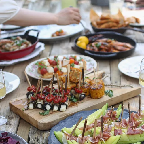 Vista 8 de Brochetas de bambú de 9 cm 100 piezas, palillos de dientes anchos y planos de madera de bambú para cóctel, malvaviscos, frutas, parrilla, bebidas