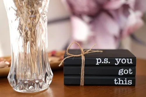 Vista 6 de Linda decoración de escritorio de oficina, mini libros de imitación inspiradores de madera para decoración, regalos para mujeres y niños - P.S. You