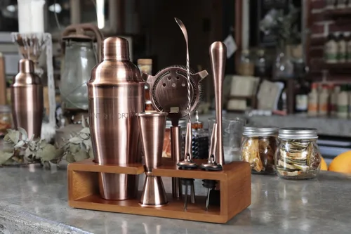Vista 10 de Mint & Mortar Coctelera, kit de barman de 7 piezas con soporte, botella coctelera de Martini de 24 onzas, herramientas de barra de acero inoxidable