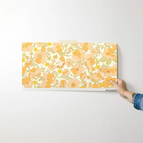 Vista 7 de Papel tapiz para despegar y pegar, diseño floral vintage de los años 70, flores amarillas melocotón, papel tapiz extraíble personalizado Spoonflower