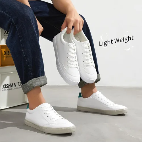 Vista 5 de Zapatillas blancas para hombre, zapatos casuales simples de cuero, zapatillas de deporte de moda para hombres, zapatillas clásicas bajas