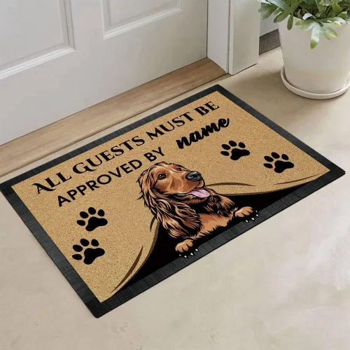 Vista 2 de Tapete personalizado con nombre de perro que mira al perro Cocker Spaniel, todos los invitados deben ser aprobados por alfombras para decoración