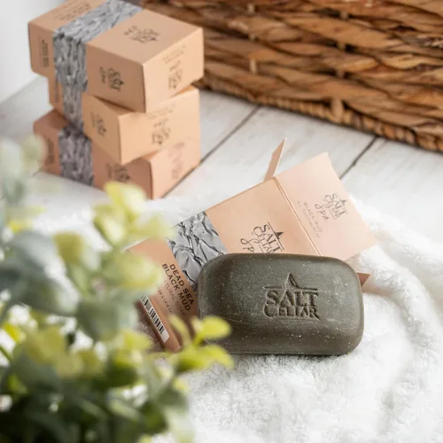 Vista 3 de Salt Cellar Spa All Natural - Jabón mineral de barro negro del Mar Muerto, paquete de 4, nutritivo e hidratante para una piel brillante y saludable
