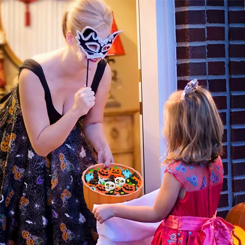 Vista 4 de YGAOHF Paquete de 150 mini borradores – 6 estilos, divertidos borradores de calabaza, fantasma, murciélagos, recuerdos de fiesta de dulce o truco
