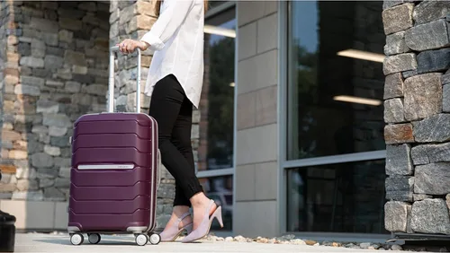 Vista 2 de Samsonite Freeform Maleta rígida, expandible con ruedas dobles giratorias, Amatista púrpura