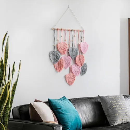 Vista 6 de Juaugusep Tapiz de macramé para colgar en la pared, tapiz tejido bohemio chic para decoración del hogar, moderno, hecho a mano, con plumas de hojas