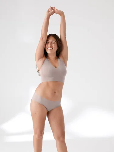 Vista 4 de True & Co Sujetador con cuello en V para mujer
