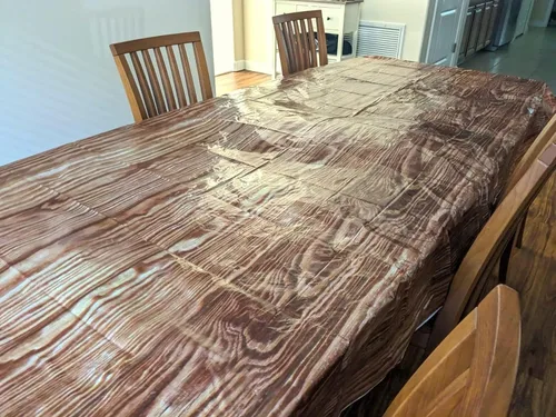 Vista 2 de Iconikal Mantel de plástico de grano de madera, 54 x 108 pulgadas, cicuta envejecida, paquete de 3 Grano de madera áspero