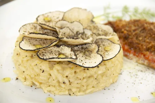 Vista 4 de Trufas frescas de verano negras (Tuber Aestivum) 4 oz (112 gr) y mantequilla de trufa blanca TASTE OF TRUFFLES