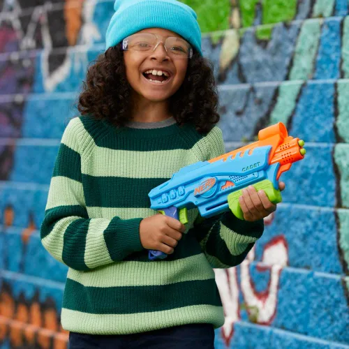 Vista 12 de Nerf Elite Jr Ultimate Starter Set, 2 lanzadores de espuma de juguete fáciles de jugar, 15 dardos Nerf Elite, 2 objetivos, juegos al aire libre
