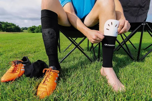 Vista 3 de Kwik Goal Shin Guard Compression Sleeves