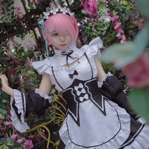 Vista 4 de Okazaki Rem Ram Re Zero - Disfraz de sirvienta con peluca