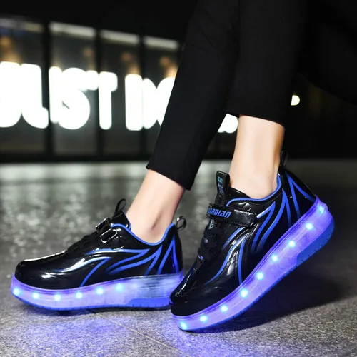 Vista 2 de Qneic Zapatillas de ruedas recargables por USB, zapatos de patinaje con ruedas para niños y niñas, zapatos iluminados para niños
