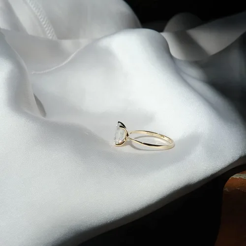 Vista 7 de espere Anillo de compromiso de moissanita de corte esmeralda de 2 quilates, anillo de compromiso clásico de oro sólido, anillo de oro amarillo de 14