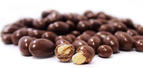 Vista 3 de Its Delish - Cacahuetes cubiertos de chocolate con leche gourmet – Bolsa a granel de 1 libra – Cacahuetes recubiertos de chocolate negro lácteo