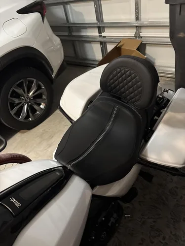 Vista 8 de Respaldo ajustable para conductor de motocicleta con montaje frontal personalizado compatible con modelos Harley Touring Road King Street Glide