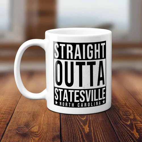 Vista 3 de Straight Outta Statesville North Carolina (NC) Taza de café de recuerdo. Divertido, I Love City Regalo para hombres mujeres, cumpleaños, Día