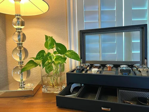 Vista 7 de HOUNDSBAY Yachtsman - Caja de reloj grande organizadora de joyas para hombres, organizador de joyas con cuero vegano, tapa de cristal y cajón