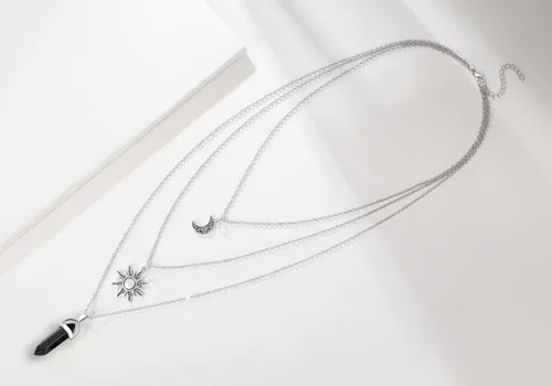 Vista 4 de Collar gótico de sol y luna para mujer, collares con colgante de cristal, accesorios Y2K, collar de luna creciente en capas para mujer, collar