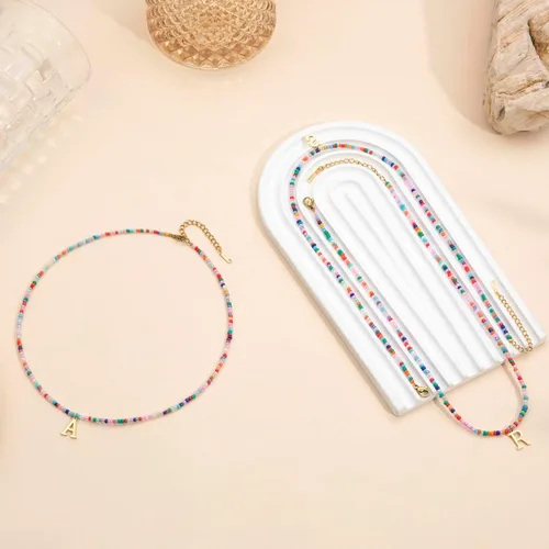 Vista 6 de JIGIGIJ Collares con iniciales de cuentas coloridas para niñas, adolescentes, regalos hechos a mano, personalizados, de acero inoxidable chapado