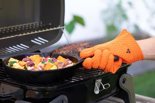 Vista 2 de Juego de accesorios para parrilla de barbacoa con garras de carne - 2 guantes de silicona, garras para cerdo tirado, termómetro de barbacoa