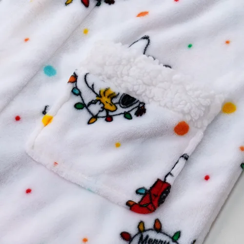 Vista 5 de Berkshire Blanket Peanuts Snoopy - Bata cálida para mujer con exclusiva tela VelvetLoft y cuello Sherpa