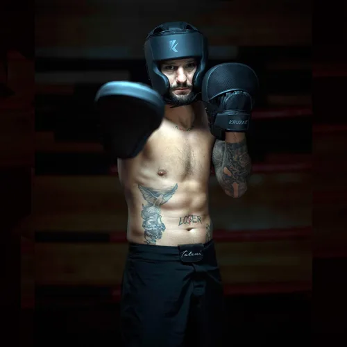 Vista 8 de Kruzak - Guantes de boxeo unisex negro mate, guantes de enfoque y equipo de cabeza para kickboxing y entrenamiento de Muay Thai MMA Kit de fitness