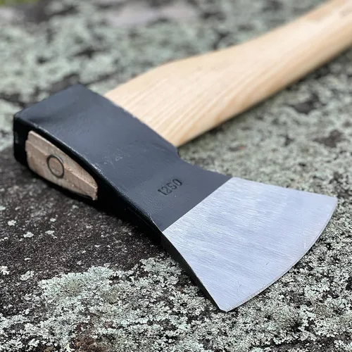 Vista 6 de Kings County Tools Hacha de tala de árbol italiano de estilo alemán Mango de madera de fresno suavemente curvado de 31.25 pulgadas de largo