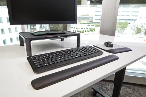 Vista 8 de 3M Reposamuñecas de gel para teclados, tecnología 3M Gel calmante y cubierta suave satinada para comodidad y apoyo durante todo el día, duradero