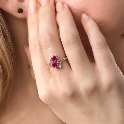 Vista 3 de Gem Stone King Anillo de diamante de oro blanco de 10 quilates con forma de corazón rojo y rubí creado de 1.96 quilates
