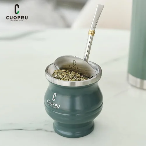Vista 3 de Cuopru Juego y taza de yerba mate de acero inoxidable, 6.7 onzas, verde militar, diseño moderno