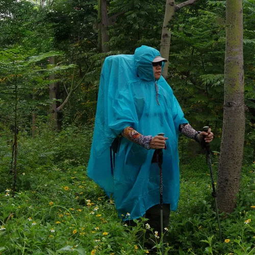 Vista 2 de 3F UL GEAR Poncho de senderismo ligero, mochila impermeable poncho impermeable para senderismo al aire libre, camping, senderismo