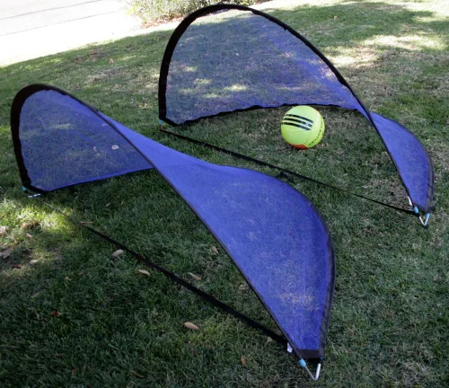 Vista 4 de BlueDot Trading Juego de dos (2) redes de fútbol plegables portátiles para interiores o exteriores, 5 pies/5.2 ft, ribete negro con bolsa