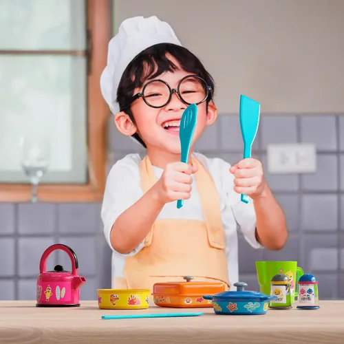 Vista 8 de Lollipop Baby Shark Cooking Adventure Set - Juego de cocina con ollas, sartenes, utensilios, taza medidora, tetera de té, sal y pimentero, gran