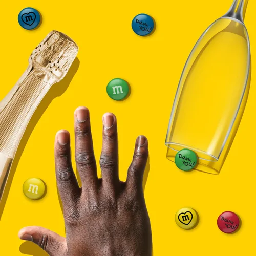 Vista 7 de M&M'S - Caramelo de chocolate con leche prediseñado, 2 libras, con gráficos temáticos de agradecimiento impresos, dulces a granel para regalos