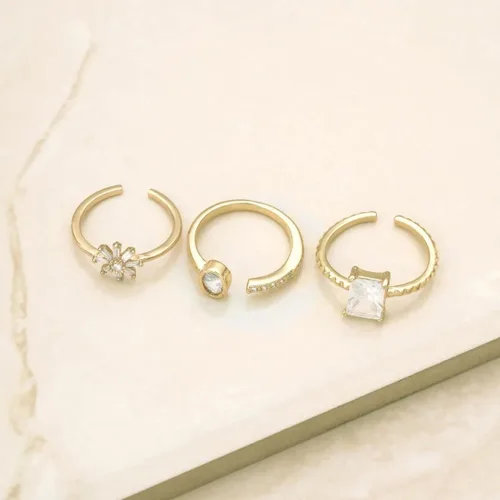 Vista 4 de Ettika Juego de anillos chapados en oro de 18 quilates para mujer. Delicado juego de anillos ajustables de cristal de margarita. Joyería y accesorio
