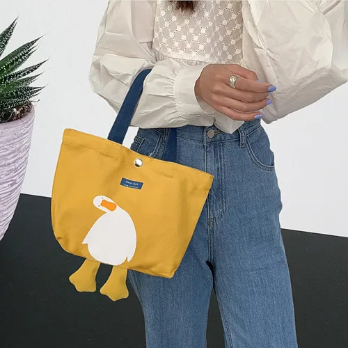 Vista 6 de Bonita bolsa de lona para mujer, bolsa de tela de algodón reutilizable para el almuerzo, compras y playa (pato amarillo de transporte a mano)